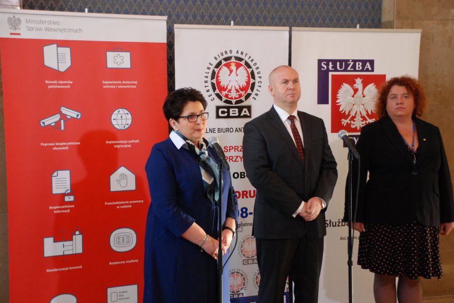 Minister Spraw Wewnętrznych - Teresa Piotrowska, Szef CBA - Paweł Wojtunik, Szef Służby Cywilnej - Claudia Torres-Bartyzel.