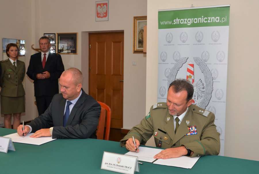 Szef CBA i Komendant Straży Granicznej podpisują porozumienie - Fot. SG