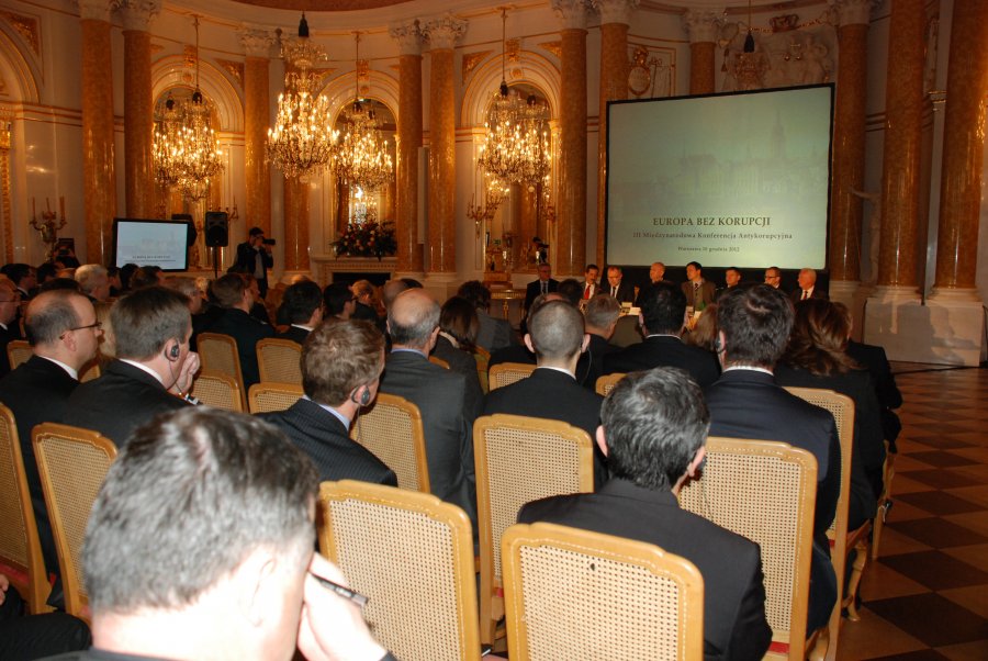 Na zdjęciu siedzący na Sali Zamku Królewksiego uczestnicy konferencji.