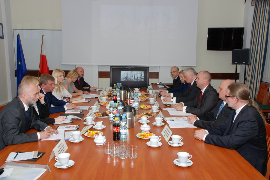 Na zdjęciu przerdstawiciele Ukrainy i CBA przy stole konferencyjnym