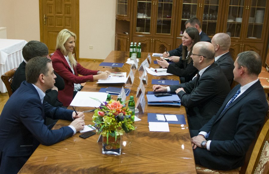 Z prawej strony delegacja CBA podczas spotkania z Pierwszym Zastępcą Ministra Sprawiedliwości Ukrainy