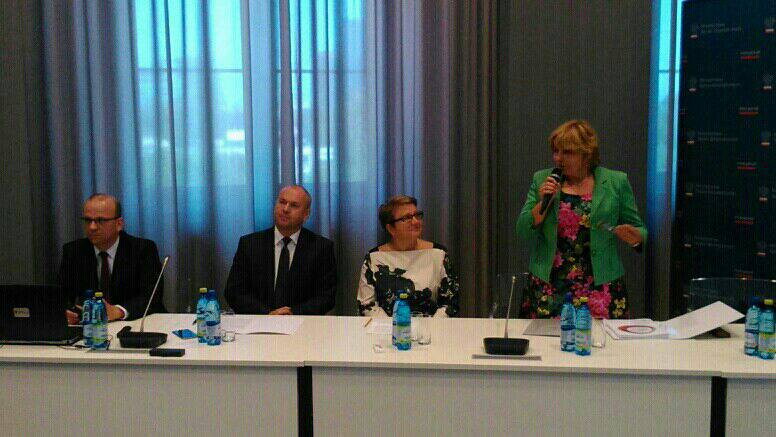Na zdjęciu uczestnicy seminarium ORE i CBA.
