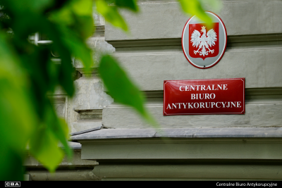 Tabliczka z napisem &quot;Centralne Biuro Antykorupcyjne&quot;.