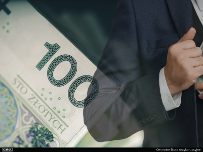 mężczyzna w garniturze, w tle banknoty